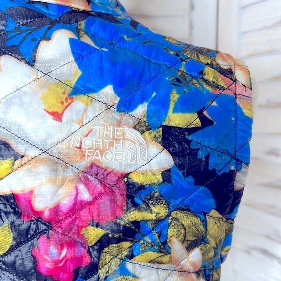 THE NORTH FACE l Floral Vest Thermoball Small New with out Tags - Picture 10 of 13